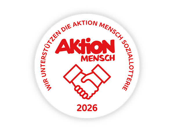 Rundes Aktion‑Mensch‑2026‑Logo mit rotem H&auml;ndedruck‑Symbol.